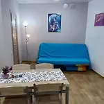 3 квартиры на площади веры холодной 1 Apartamento