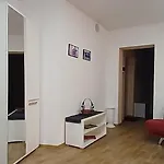Apartamento 3 квартиры на площади веры холодной 1