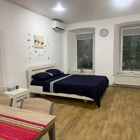 3 квартиры на площади веры холодной 1 *