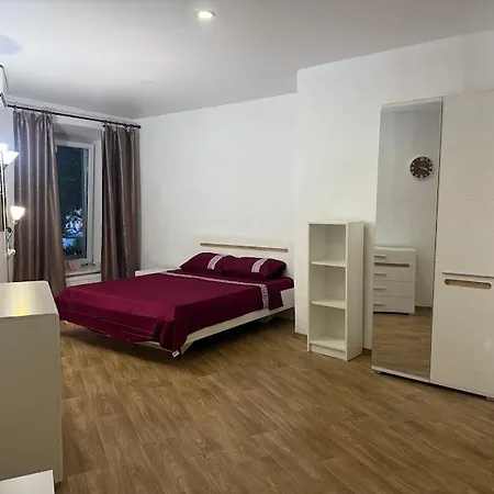 3 квартиры на площади веры холодной 1 Apartment *