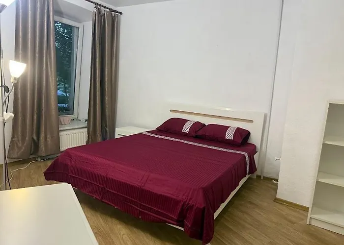 3 квартиры на площади веры холодной 1 *