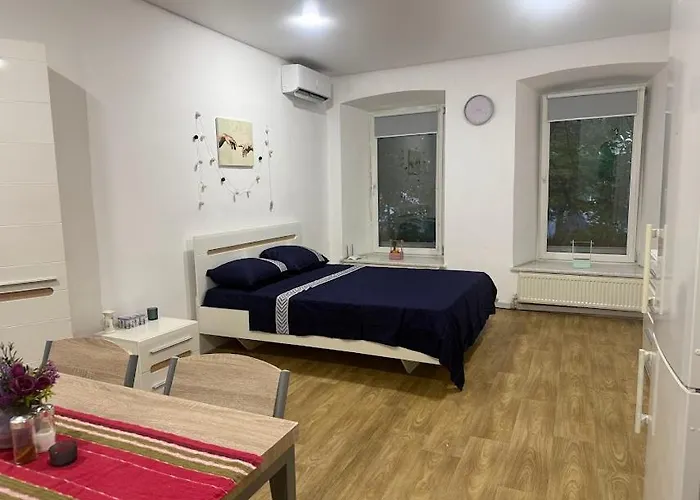 3 квартиры на площади веры холодной 1 *