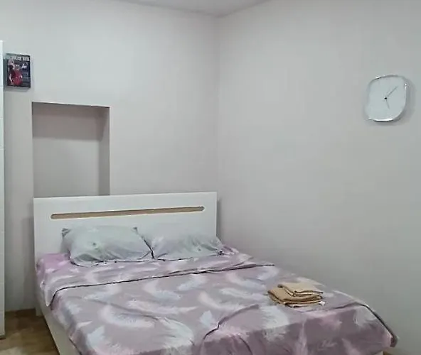 3 квартиры на площади веры холодной 1 *