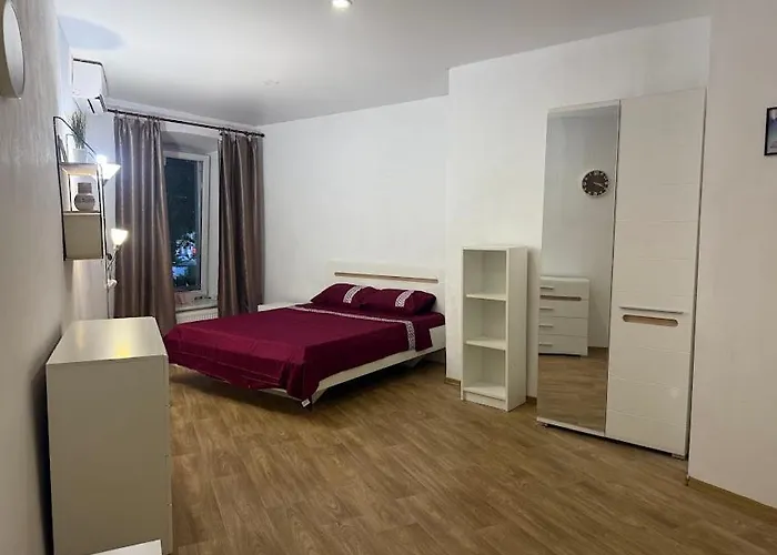 3 квартиры на площади веры холодной 1 Apartmán *