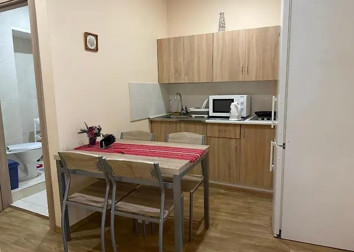 3 квартиры на площади веры холодной 1 Apartmán *