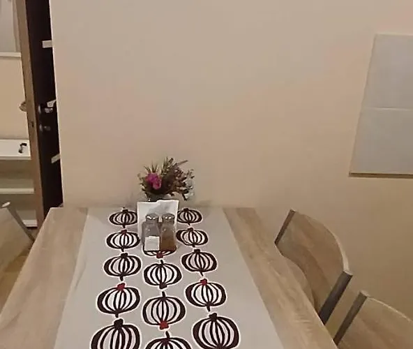 3 квартиры на площади веры холодной 1 *