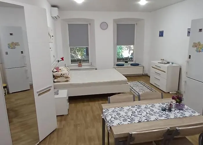 3 квартиры на площади веры холодной 1 * Odesa