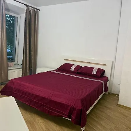 3 квартиры на площади веры холодной 1 *